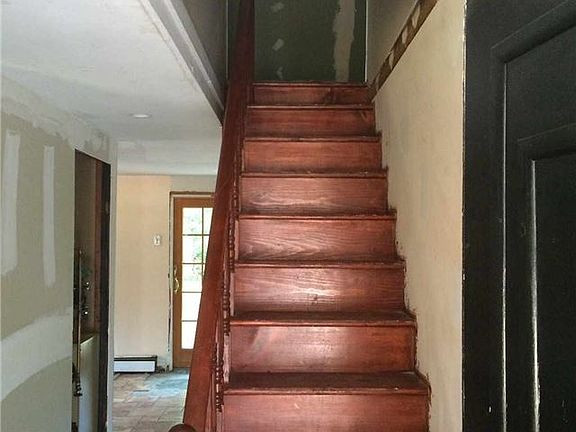 2nd image of 204 Serpentine Ln