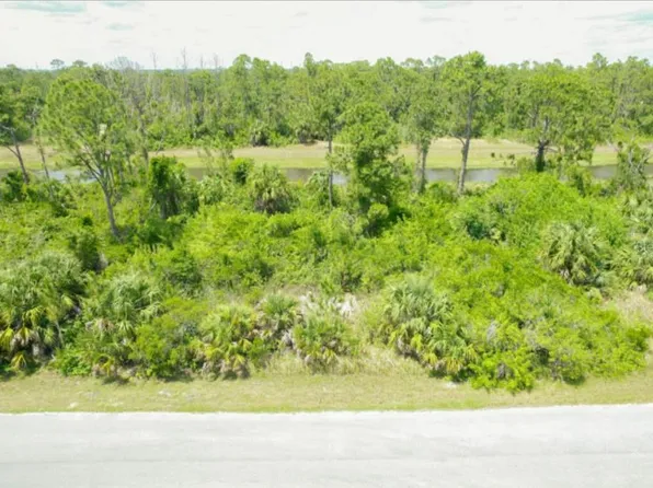 Sawyer Cir #29, North Pt, FL 34288