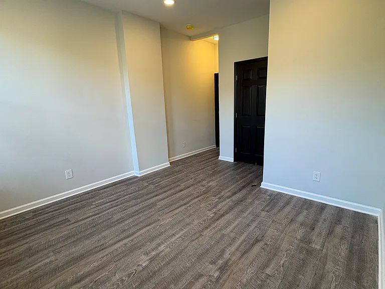 1402 Aisquith St — Photo 9