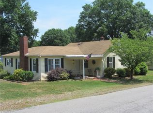 401 N 5th Ave, Mayodan, NC 27027