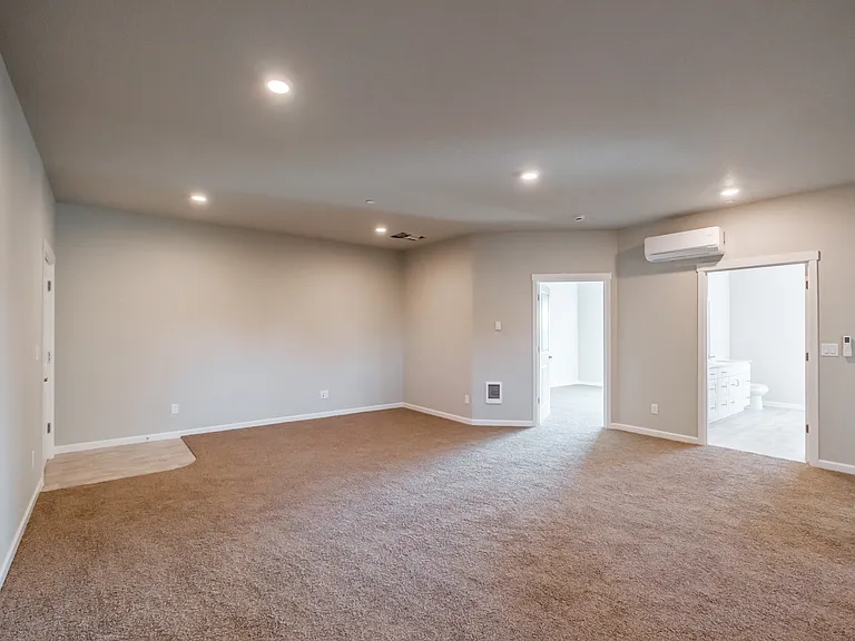 4125 Market St NE — Photo 16