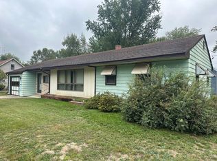 33 West St, Clintonville, WI 54929