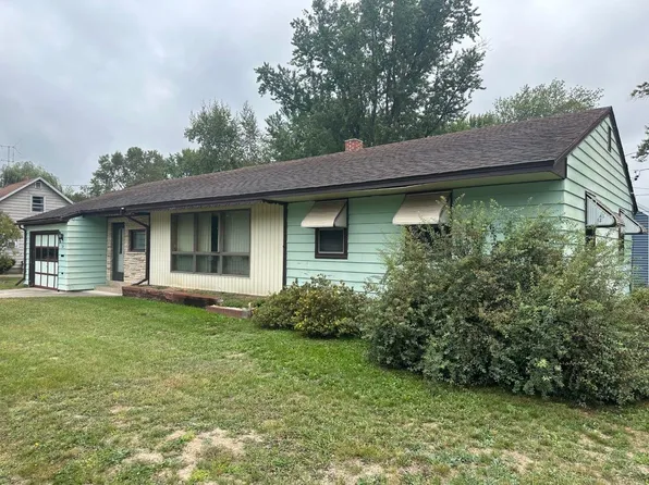 33 West St, Clintonville, WI 54929