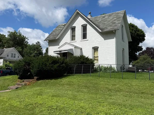 1433 S 6th St, Burlington, IA 52601