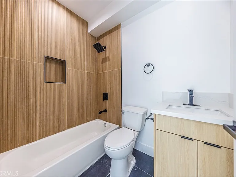 1332 S Longwood Ave #1 — Photo 41