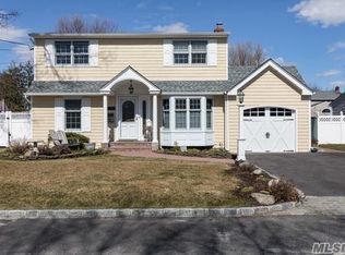 335 Oakwood Ave, West Islip, NY 11795
