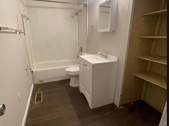 2nd image of 1474 Elaine St #A