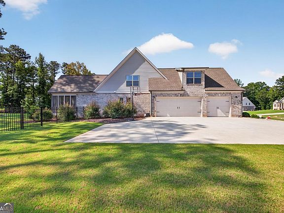 2nd image of 2513 Lily Ln