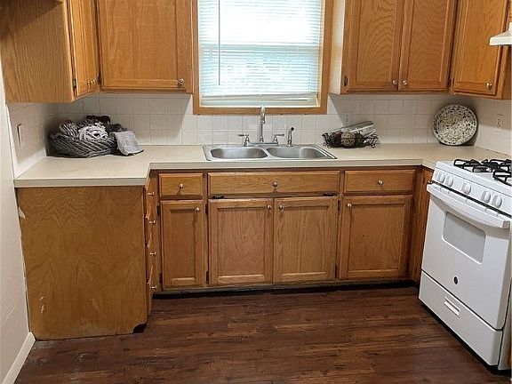 4th image of 8001 Colony Ln
