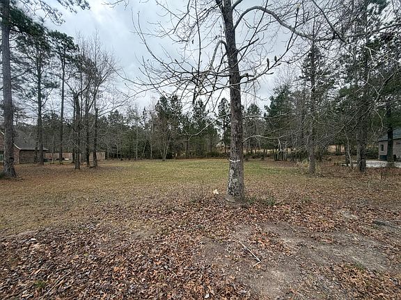 4th image of 32 Brookwood Ter