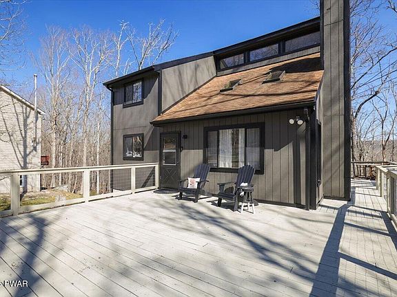 3rd image of 109 Essex Ct