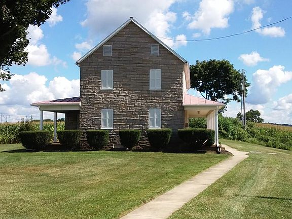 Second floor rear entry