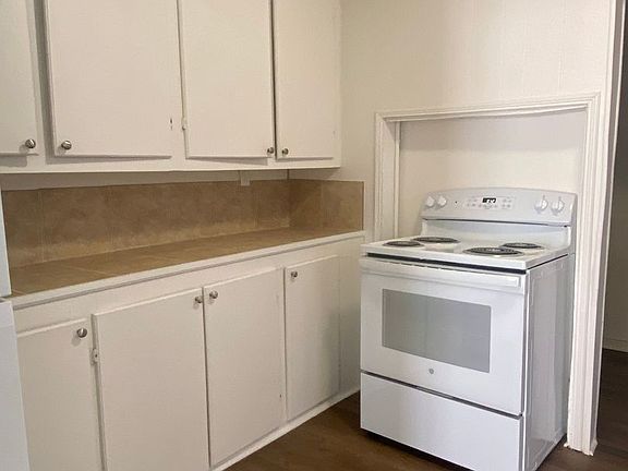 4th image of 726 Ross Ave
