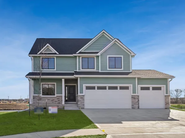 240 NW Copperleaf Ct, Waukee, IA 50263