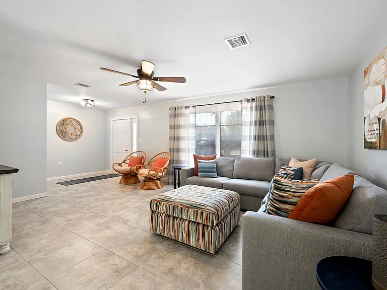101 River Heights Dr — Photo 2