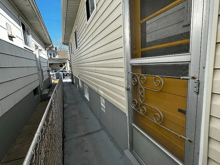 921 Regina Ave — Photo 18