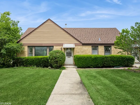4621 Scott St, Schiller Park, IL 60176