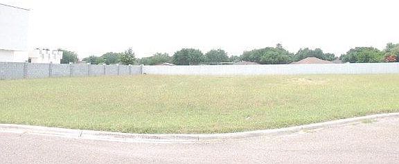 3rd image of 2502 Country Club Dr