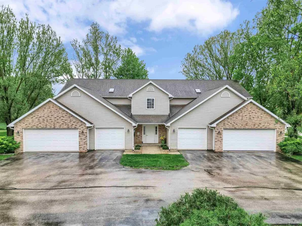 498 Cledell St Unit 4, Oregon, WI 53575