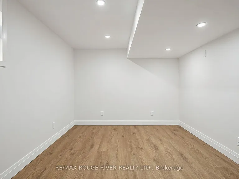 344 Centennial Rd #BASEMENT — Photo 17