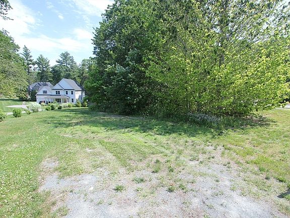 4th image of 8 Bristol Pond Dr