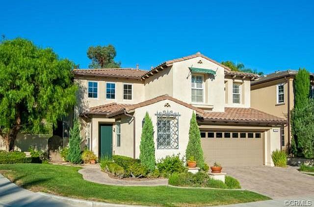 Private corner lot