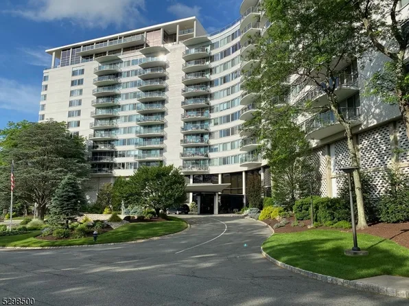 1 Claridge Dr #507, Verona Twp., NJ 07044