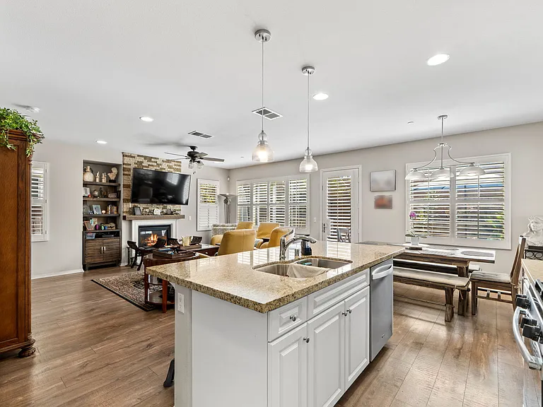 2073 White Alder Ln — Photo 17