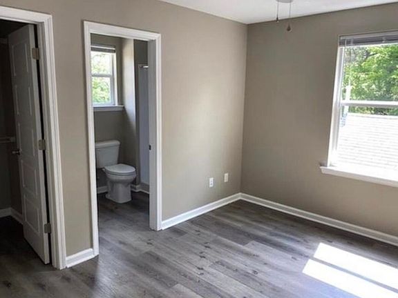 3rd image of 2395 Avery Ave