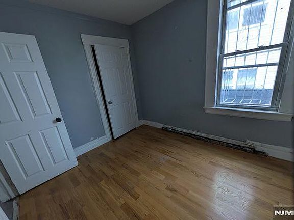 3rd image of 555 S 10th St