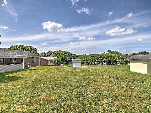 4th image of 165 Independence Dr