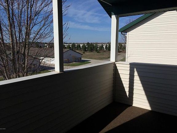 3rd image of 5827 Crosswinds Dr Unit 31