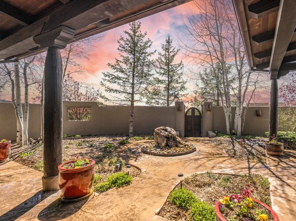 16 Calle Compa, Santa Fe, NM 87507