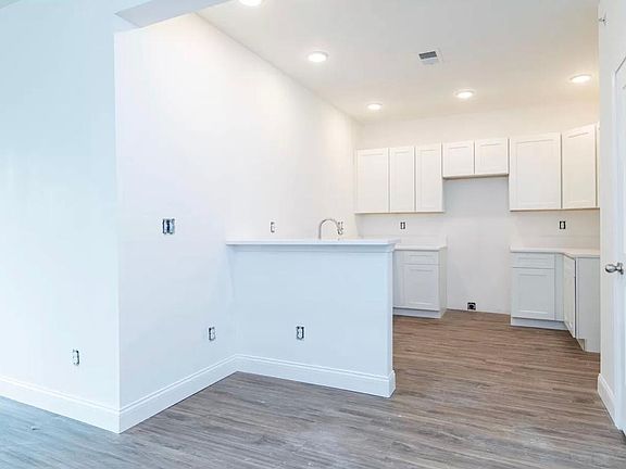 2nd image of 231 Walton Ave #306