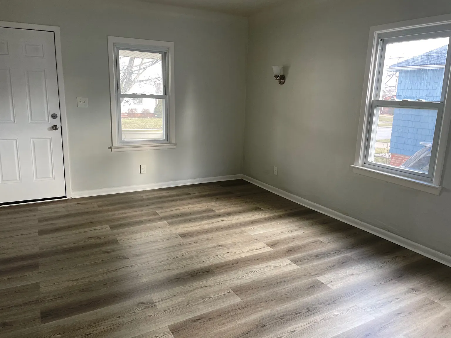 Welcome to your new home in Euclid! cozy newly renovated 2 bedroom, 1 bath — Photo 2