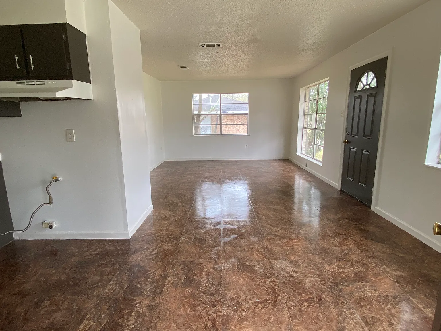 3 bed, 1.5 bath, 1000 sqft, $1,550 — Photo 2