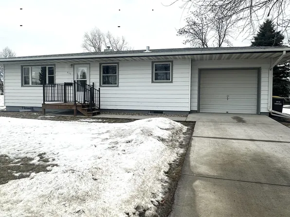 406 18th St NE, Jamestown, ND 58401