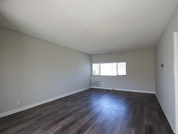 5th image of 1170 Huntington Dr APT B2