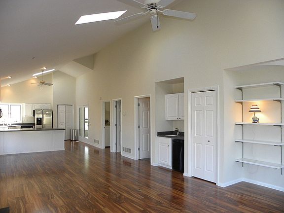 4th image of 36883 Bayside Dr