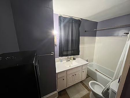 5th image of 998 Margaret St Unit 1