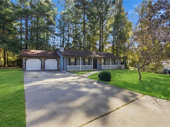 625 Blue Flag Ln, Fairburn, GA 30213
