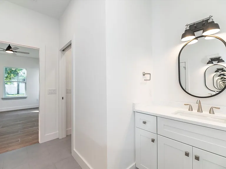1709 Holly Rd — Photo 36