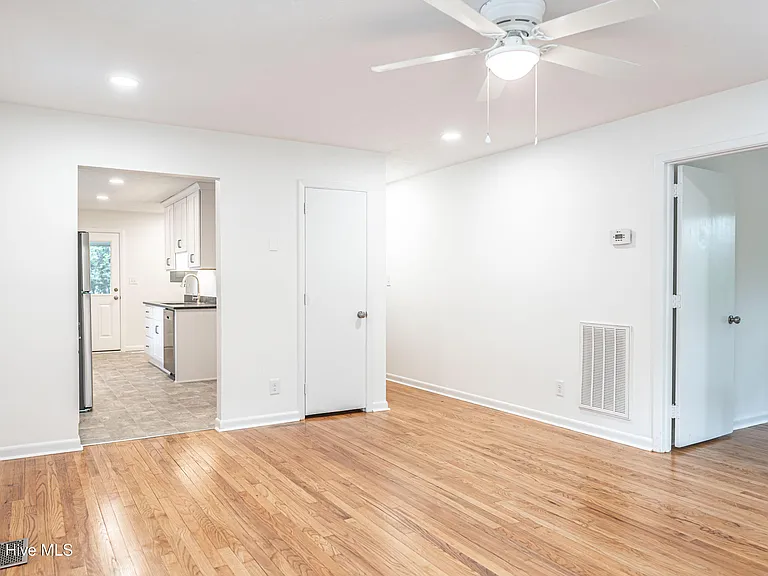 1290 W Wisconsin Ave — Photo 16