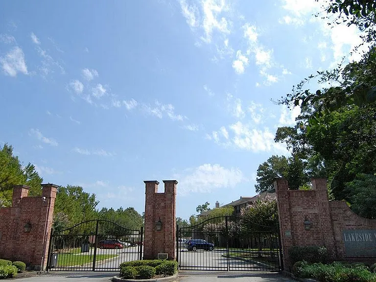 Lakeside Villas — Photo 17