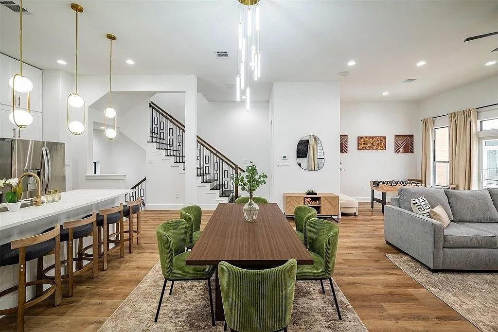 3 bed, 3.5 bath, 2464 sqft, $3,600 — Photo 4
