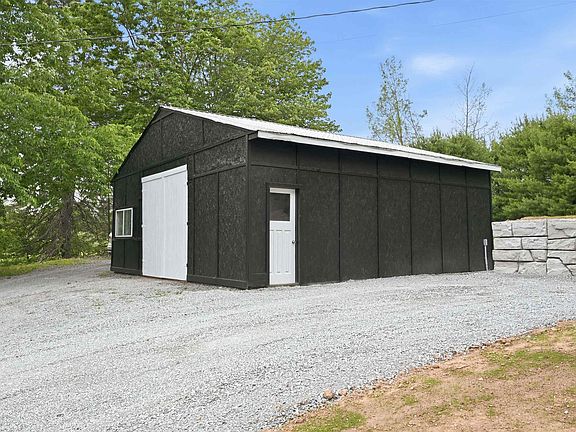 5th image of 988 Woodville Rd