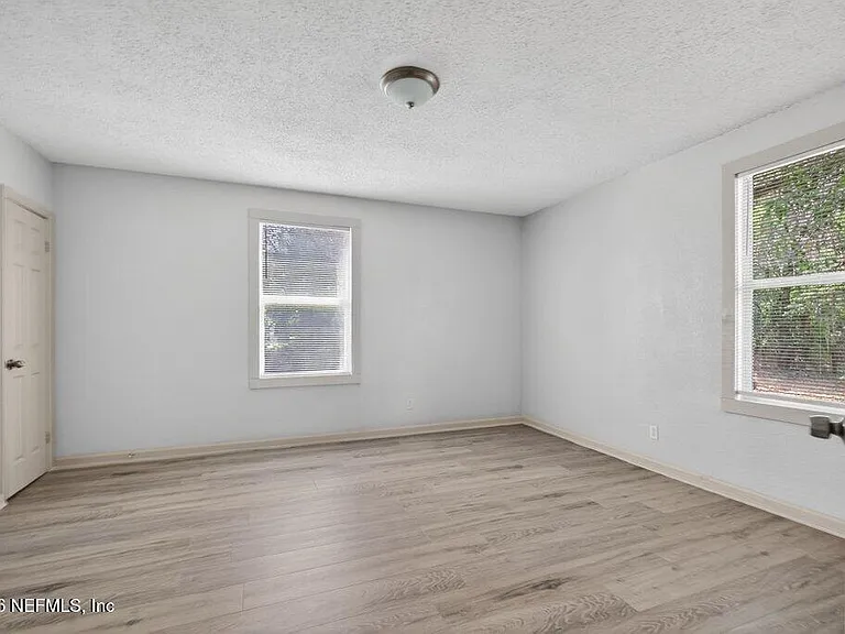 845 Ontario St — Photo 24