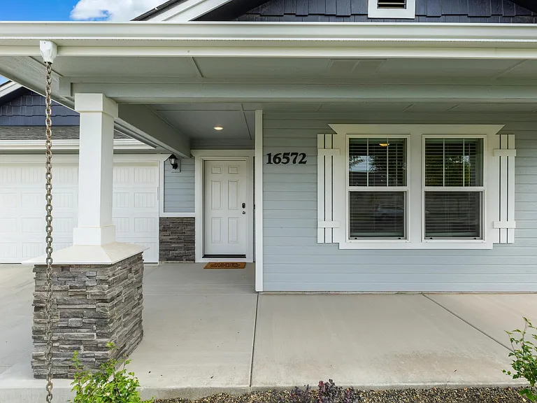 16572 Cypress Ln — Photo 3