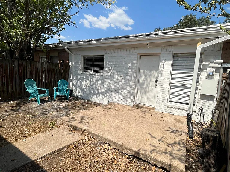 Back entrance/ Backyard