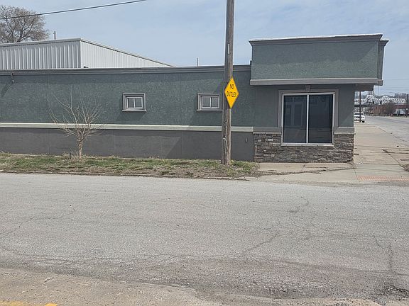 5th image of 320 Kansas Ave